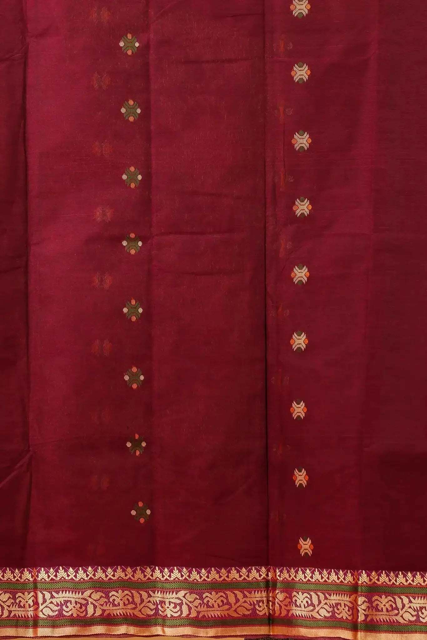Maroon- Pure Cotton Bengal Handloom Elegant Floral Weaving & Rich Pallu Saree