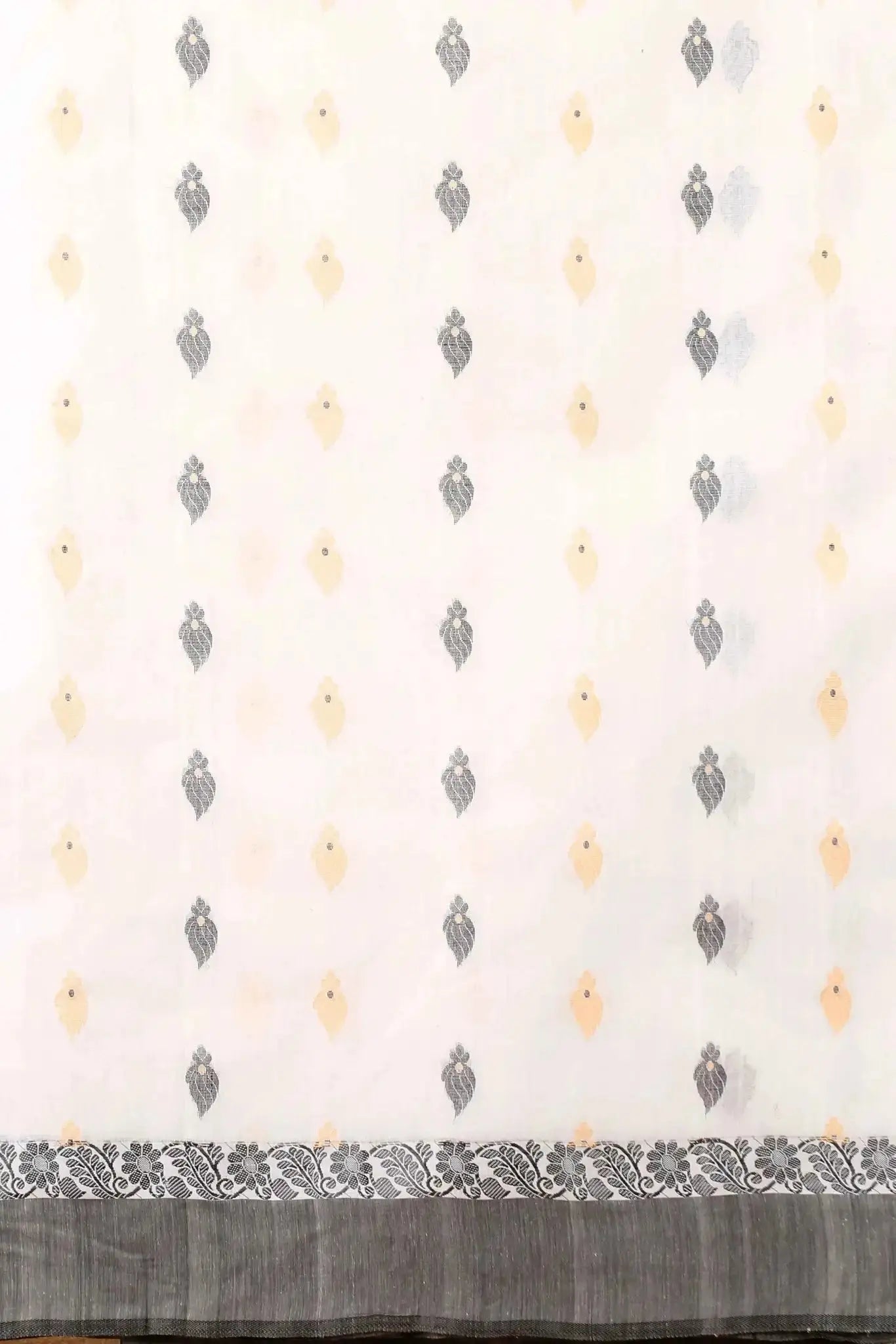 White Grey- Pure Cotton Bengal Handloom Elegant Handwoven Saree With Floral Patterns