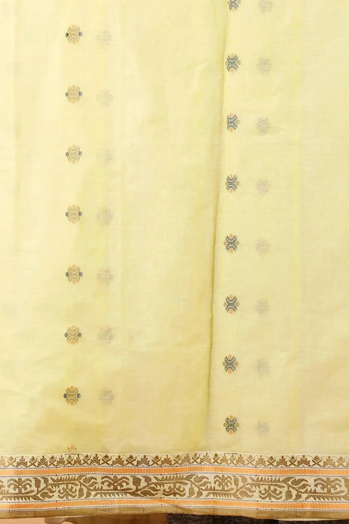 Light Green- Pure Cotton Bengal Handloom Indian Saree With Floral Decorative Pallu