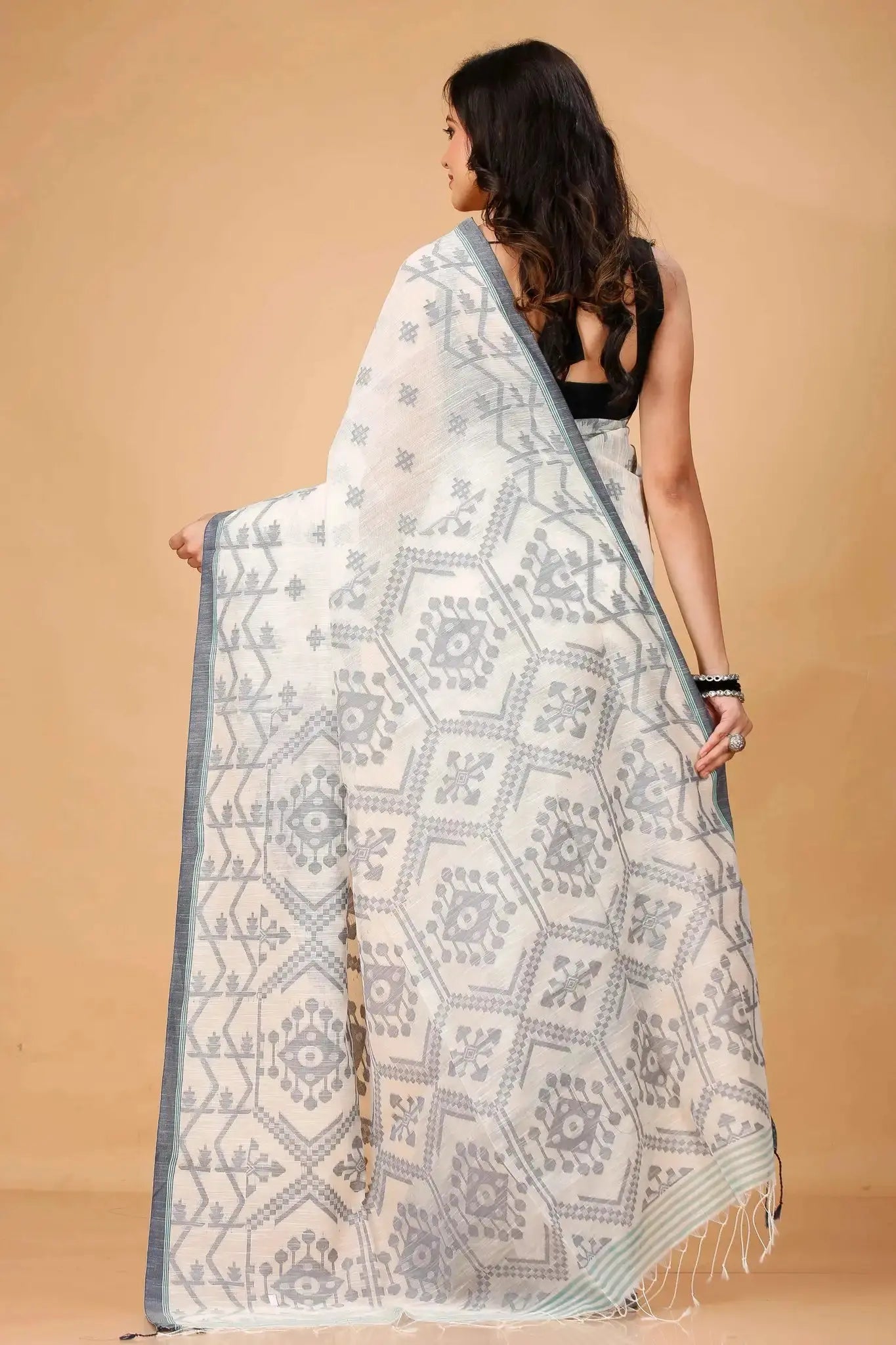 Moon Mist- Bellu Cotton Handloom Fancy Saree Geometric Design With Blouse Piece