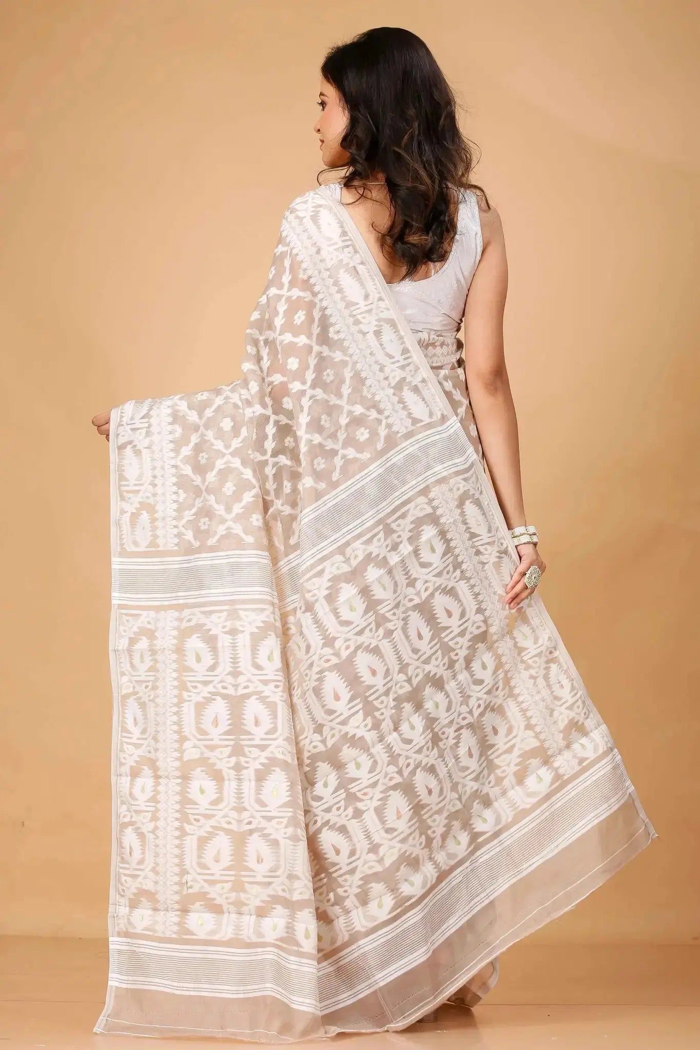 Rodeo Dust- Bengal Handloom Traditional Wear Soft Jamdani Saree