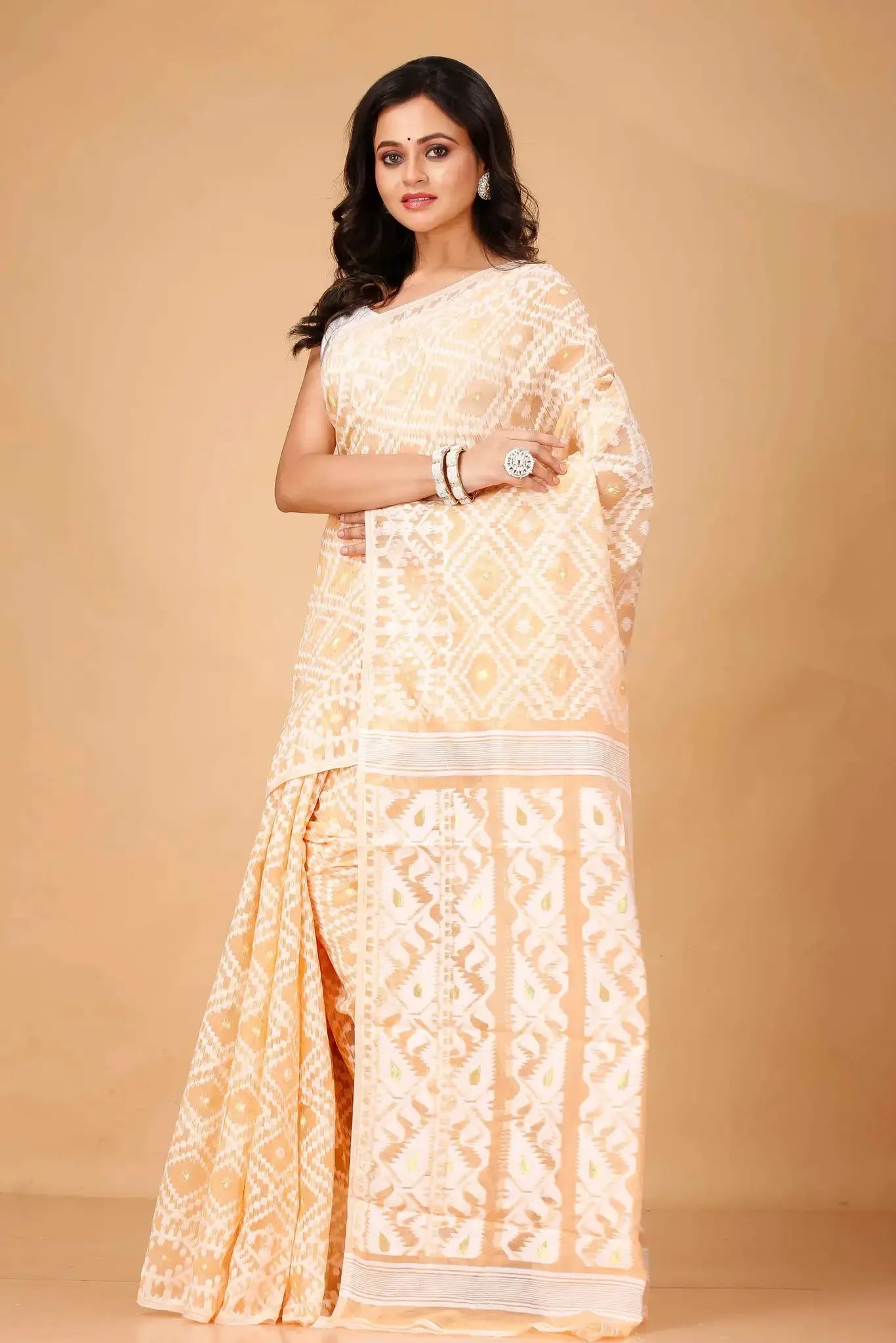 Light Orange Bengal Handloom Jamdani Saree – Perfect For Festive Occasions