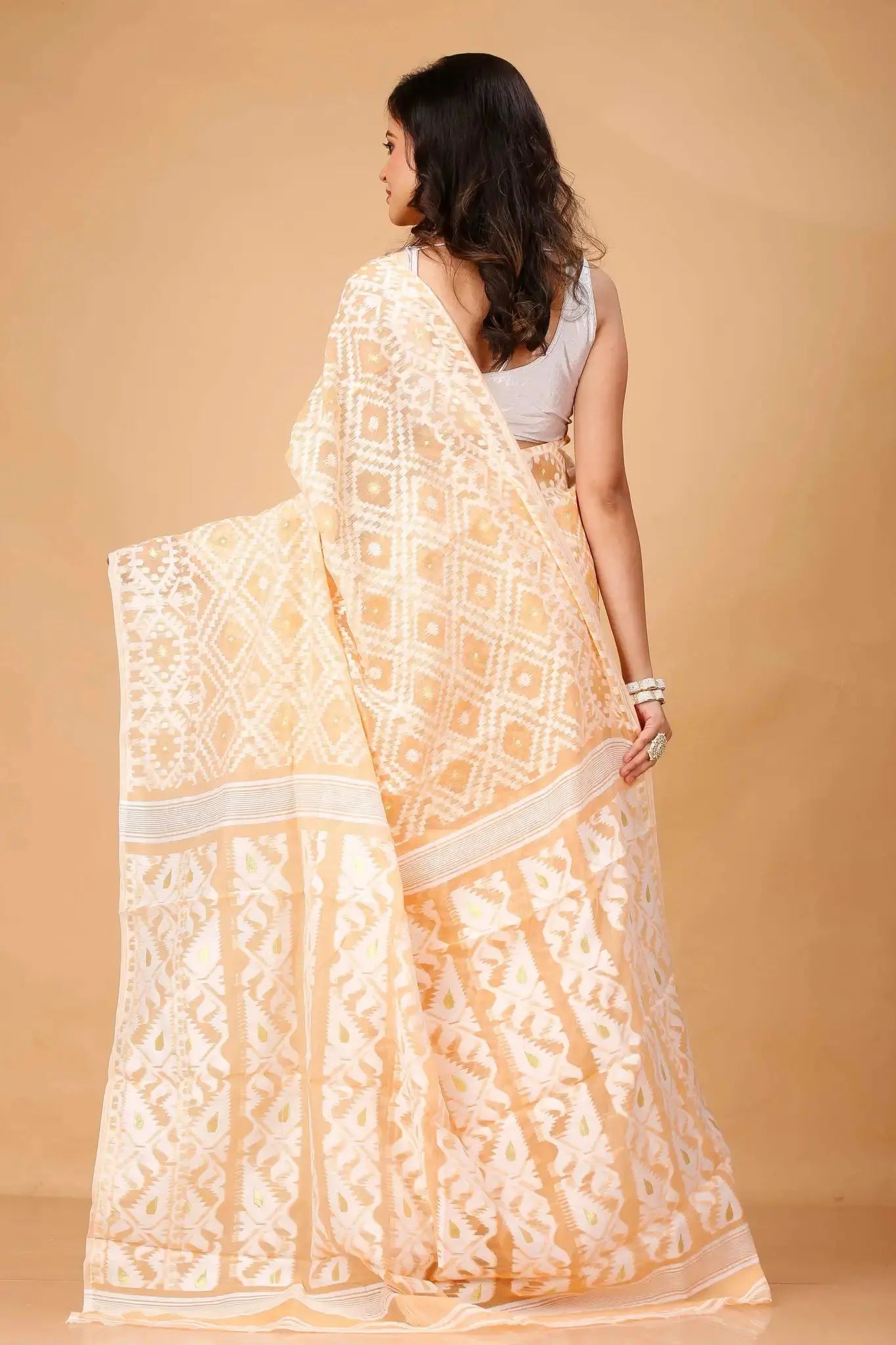 Light Orange Bengal Handloom Jamdani Saree – Perfect For Festive Occasions