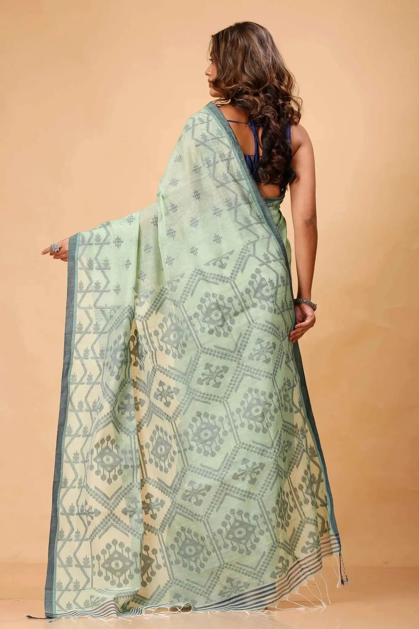 Quill Grey- Bellu Cotton Handloom Fancy Geometric Floral Design Saree With Blouse Piece