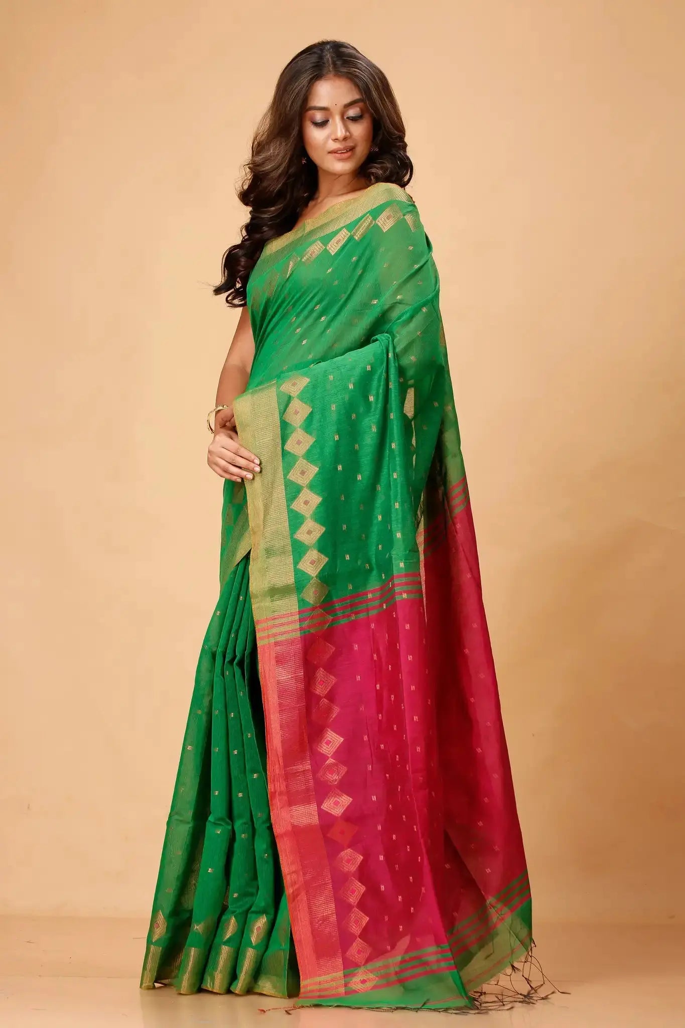 Bellu Cotton Handloom Fancy Saree- Green With Red Border Traditional Diamond Pattern - Grivana