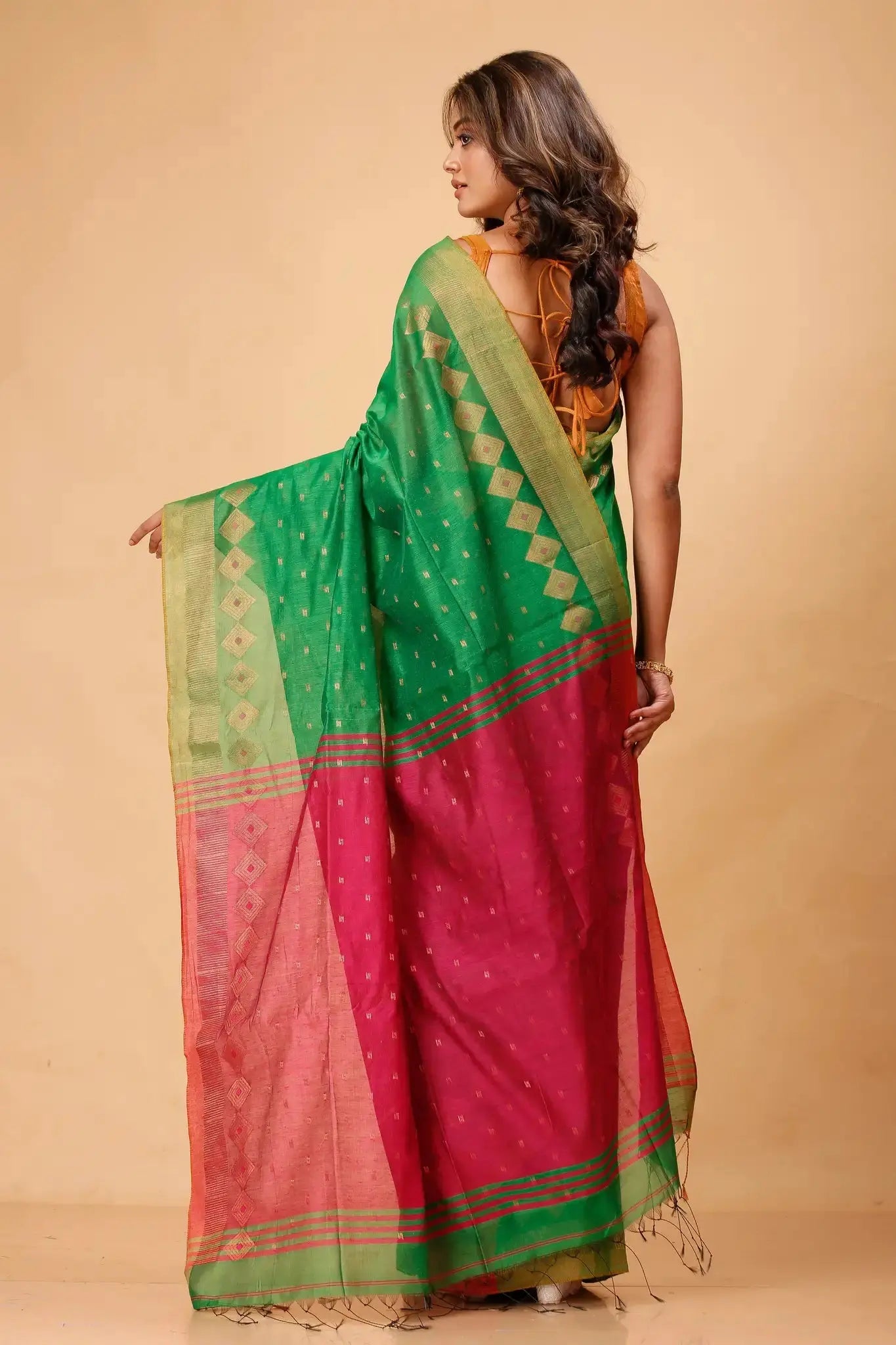 Bellu Cotton Handloom Fancy Saree- Green With Red Border Traditional Diamond Pattern - Grivana