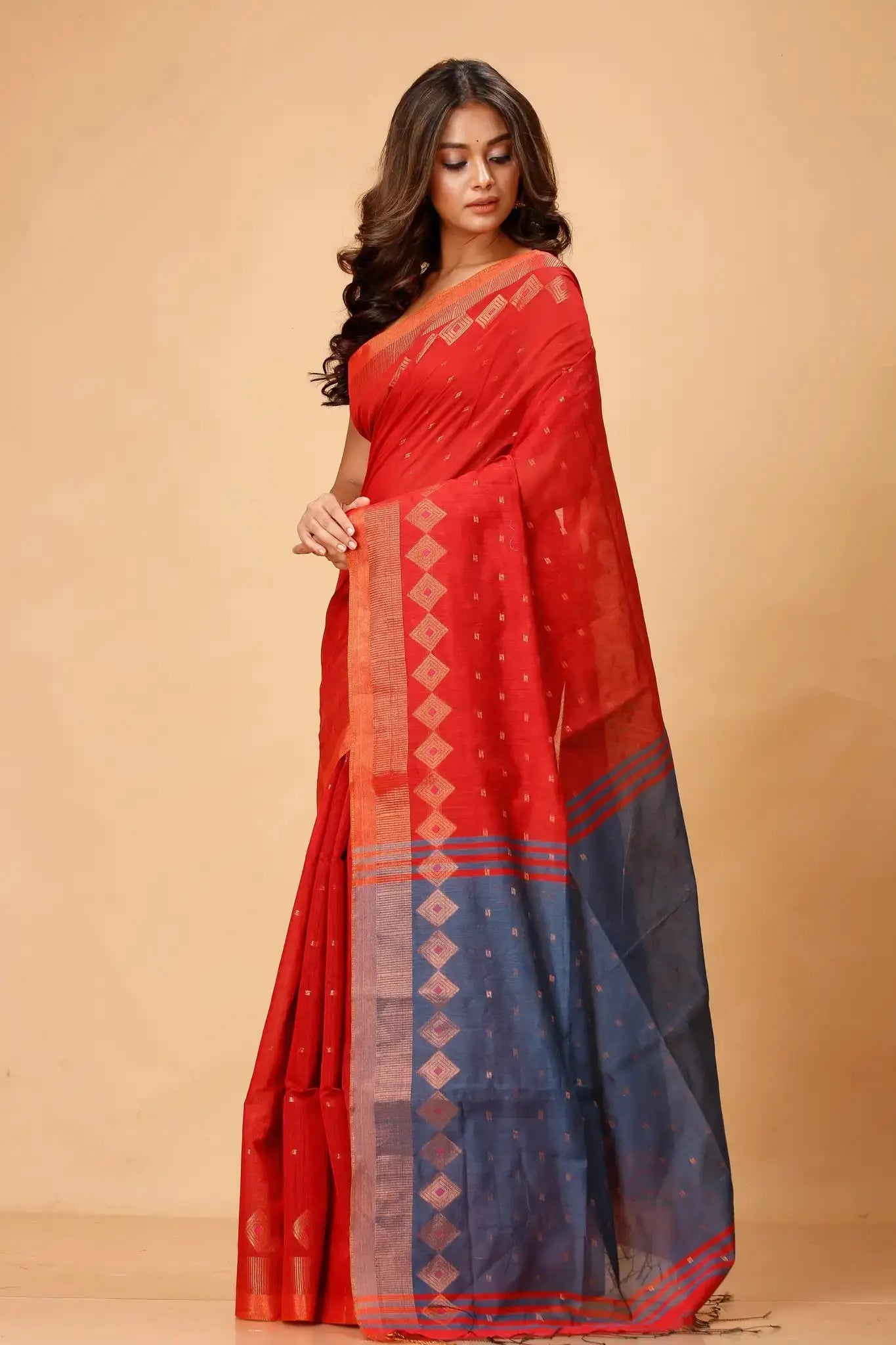 Bellu Cotton Handloom Fancy Saree- Red With Navy Blue Border Diamond Pattern - Grivana