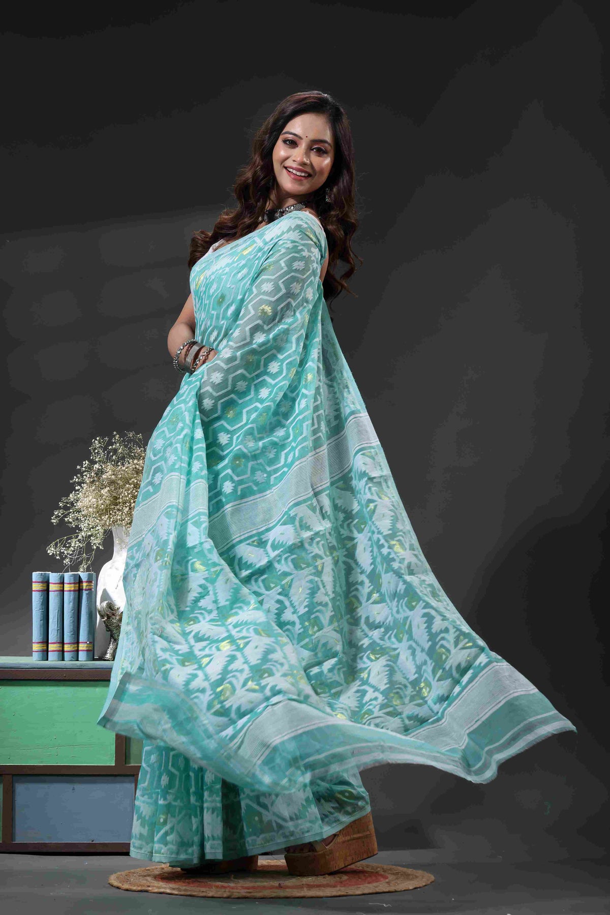 Grivana Baby Pink Dhakai Jamdani Bengal Handloom Saree