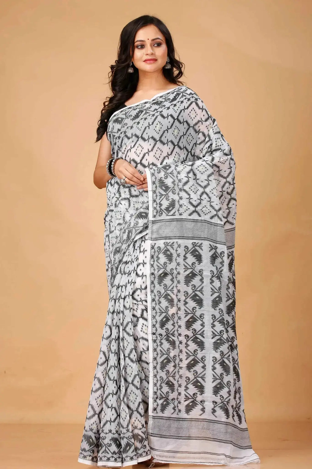 Soft Jamdani Saree – Bengal Handloom Ash Grey