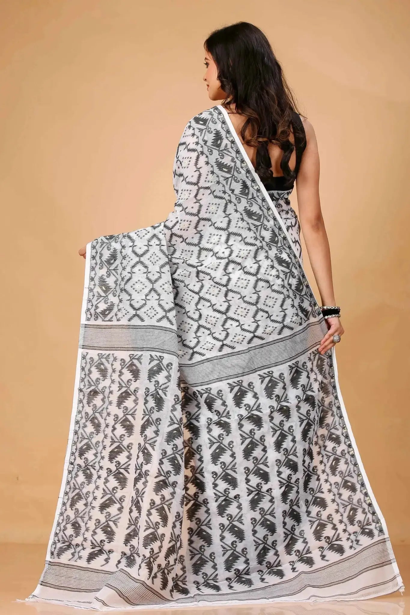 Soft Jamdani Saree – Bengal Handloom Ash Grey