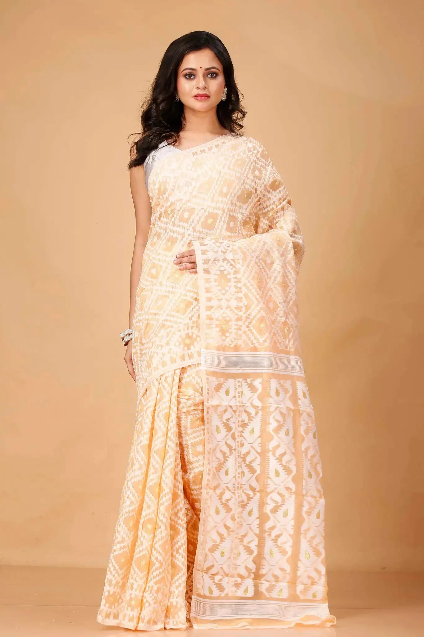 Light Orange Bengal Handloom Jamdani Saree – Perfect For Festive Occasions