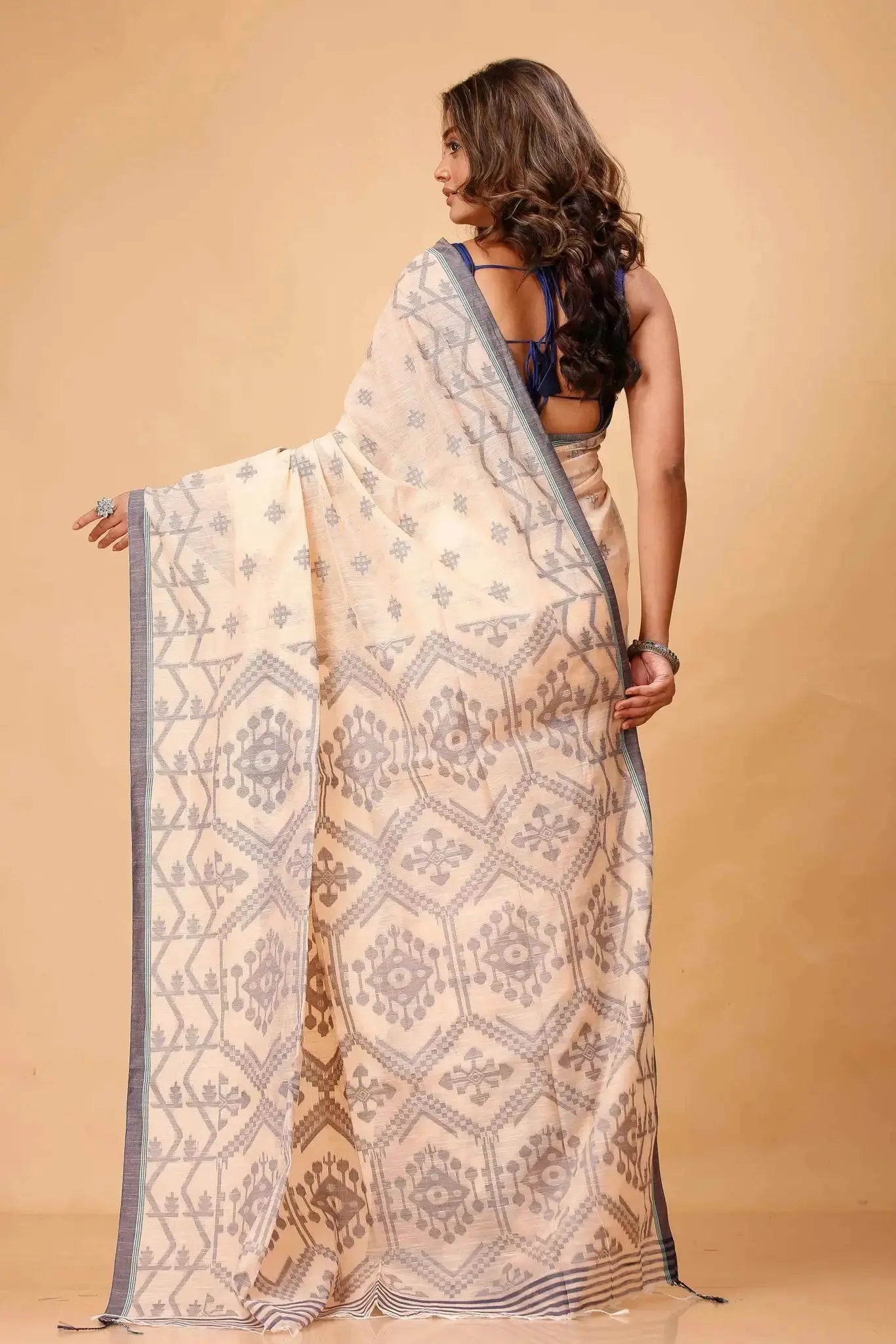Pearl Bush- Bellu Cotton Handloom Fancy Geometric Design Saree With Blouse Piece