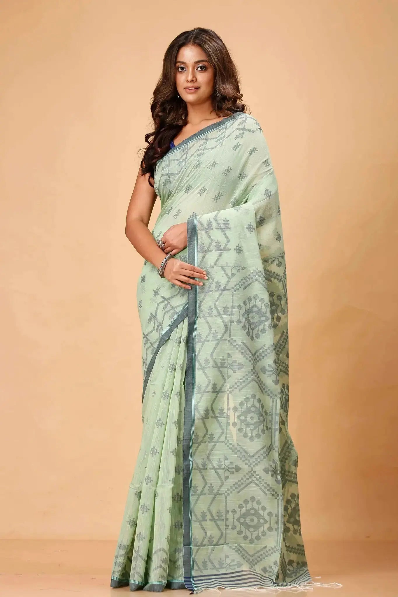 Quill Grey- Bellu Cotton Handloom Fancy Geometric Floral Design Saree With Blouse Piece