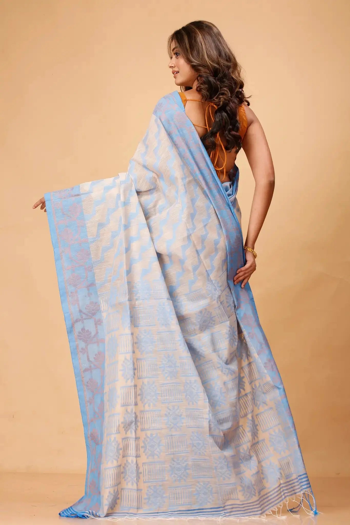 Bellu Rodeo Dust Cotton Handloom Saree – Soft Woven Floral Motif Design With Blouse Piece - Grivana